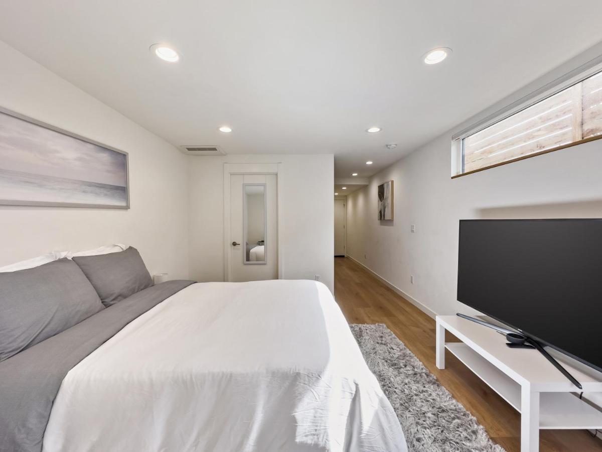 Modern Apartment Near Light Rail Seattle Exteriör bild