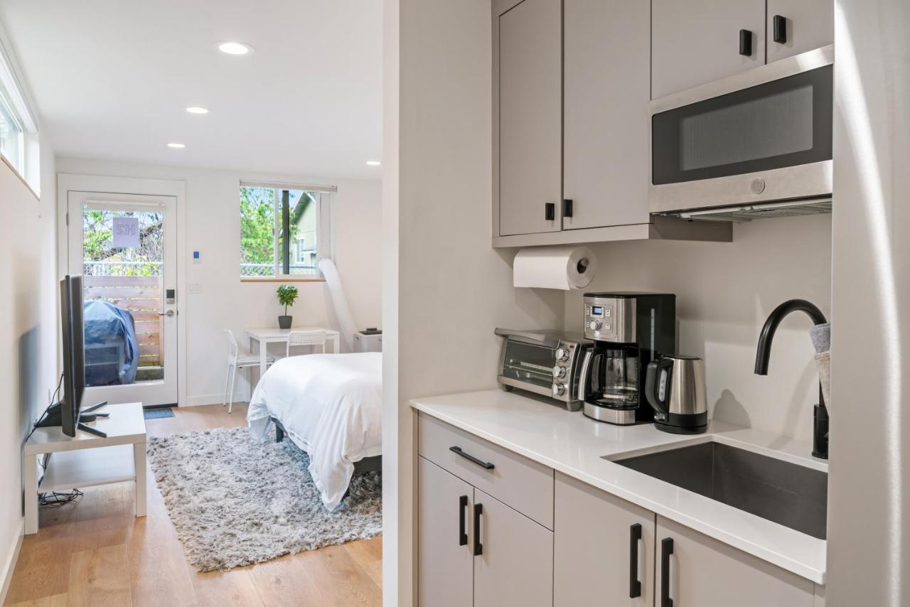 Modern Apartment Near Light Rail Seattle Exteriör bild