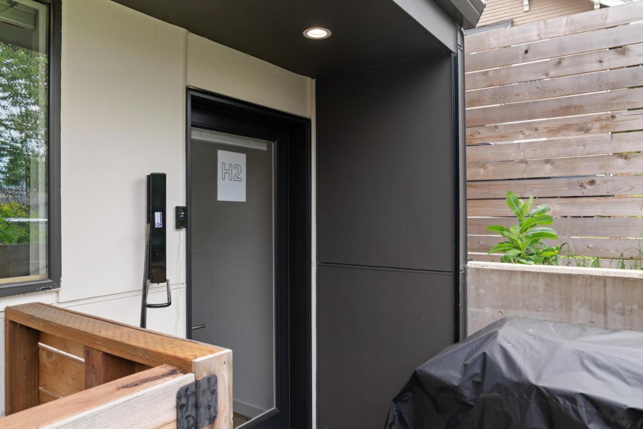 Modern Apartment Near Light Rail Seattle Exteriör bild